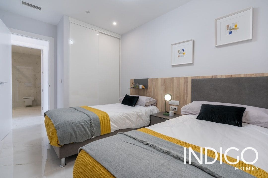 2 bedroom Flat for sale in Benidorm with pool garage - € 655,000 (Ref: 7122911)