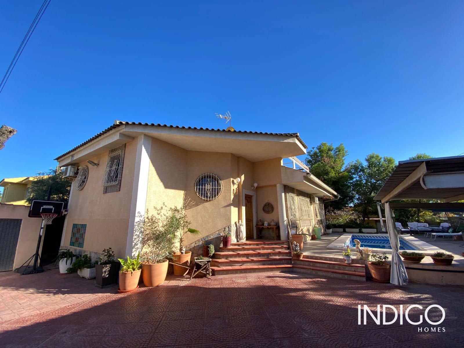 Chalet de 4 habitaciones en San Vicente / Sant Vicent del Raspeig en venta con piscina garaje - 570.000 € (Ref: 8594575)