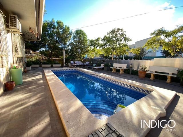 Chalet de 4 habitaciones en San Vicente / Sant Vicent del Raspeig en venta con piscina garaje - 570.000 € (Ref: 8594575)