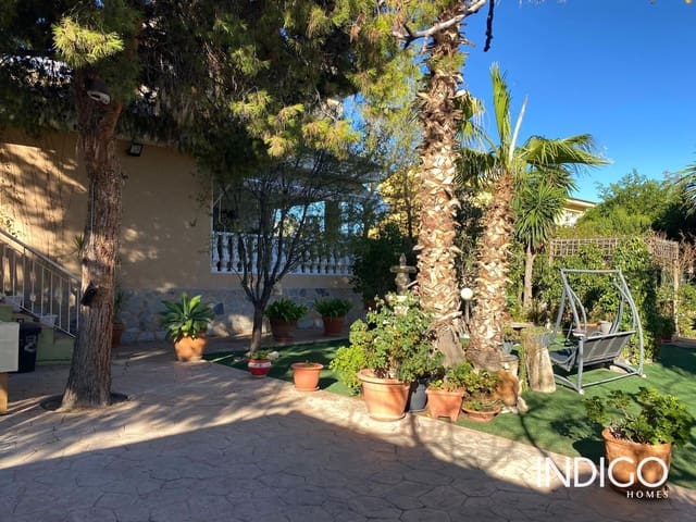 Chalet de 4 habitaciones en San Vicente / Sant Vicent del Raspeig en venta con piscina garaje - 570.000 € (Ref: 8594575)