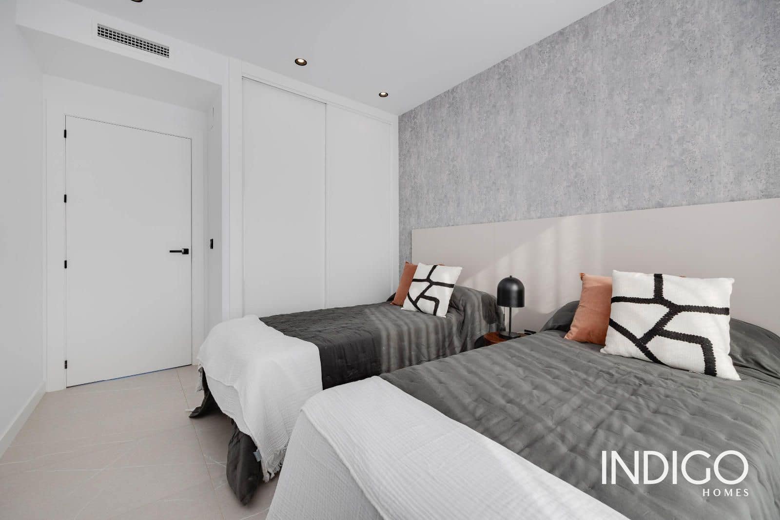 3 soveværelse Villa til salg i Torrevieja med swimmingpool garage - € 595.000 (Ref: 8853214)