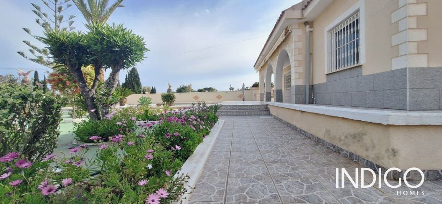 7 slaapkamer Villa te koop in Alicante stad met zwembad garage - € 630.000 (Ref: 9273147)