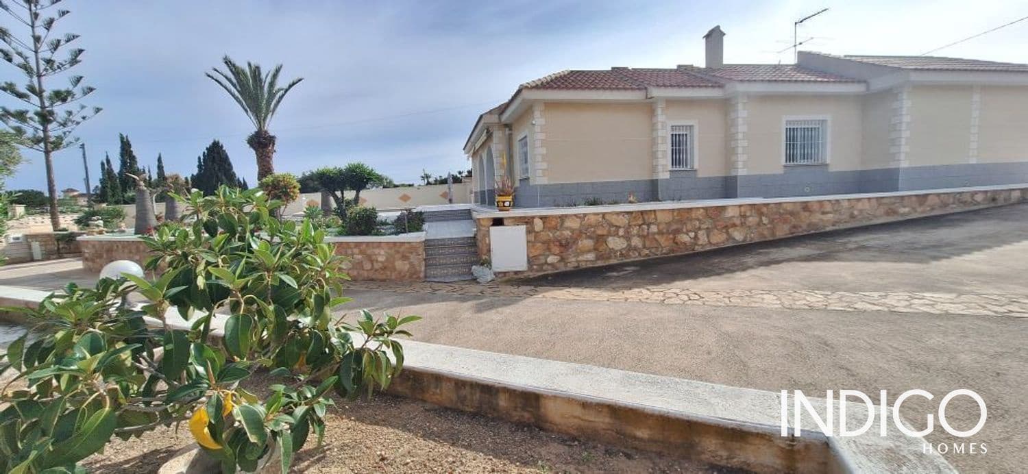 7 slaapkamer Villa te koop in Alicante stad met zwembad garage - € 630.000 (Ref: 9273147)