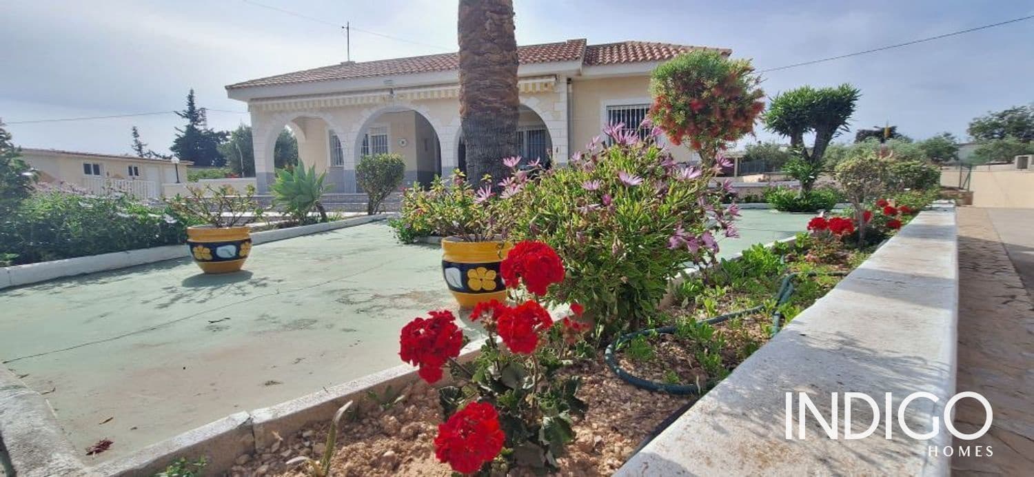 7 slaapkamer Villa te koop in Alicante stad met zwembad garage - € 630.000 (Ref: 9273147)
