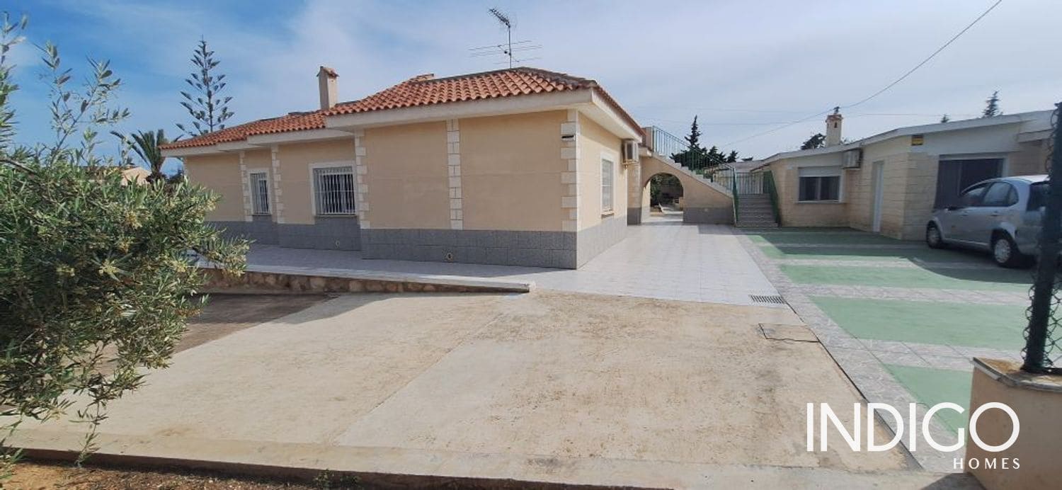 7 slaapkamer Villa te koop in Alicante stad met zwembad garage - € 630.000 (Ref: 9273147)