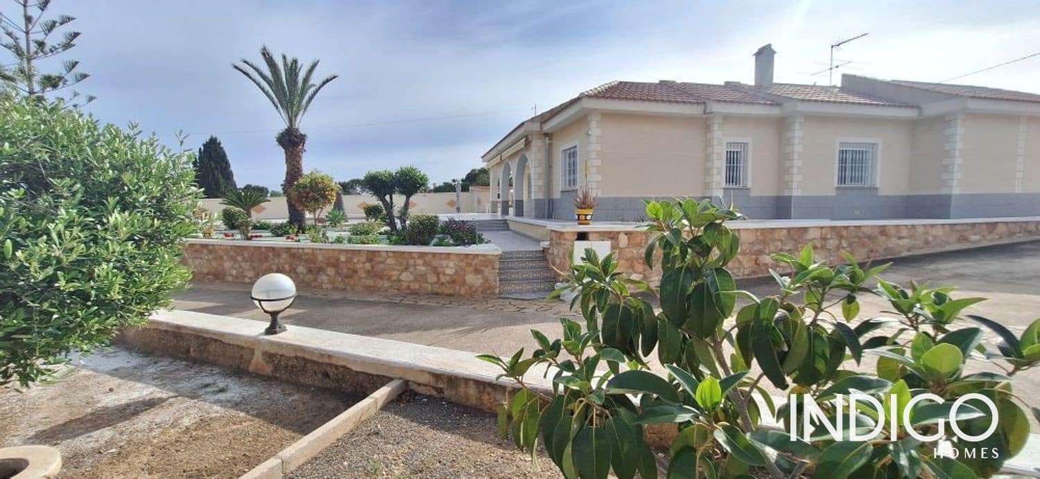 7 slaapkamer Villa te koop in Alicante stad met zwembad garage - € 630.000 (Ref: 9273147)