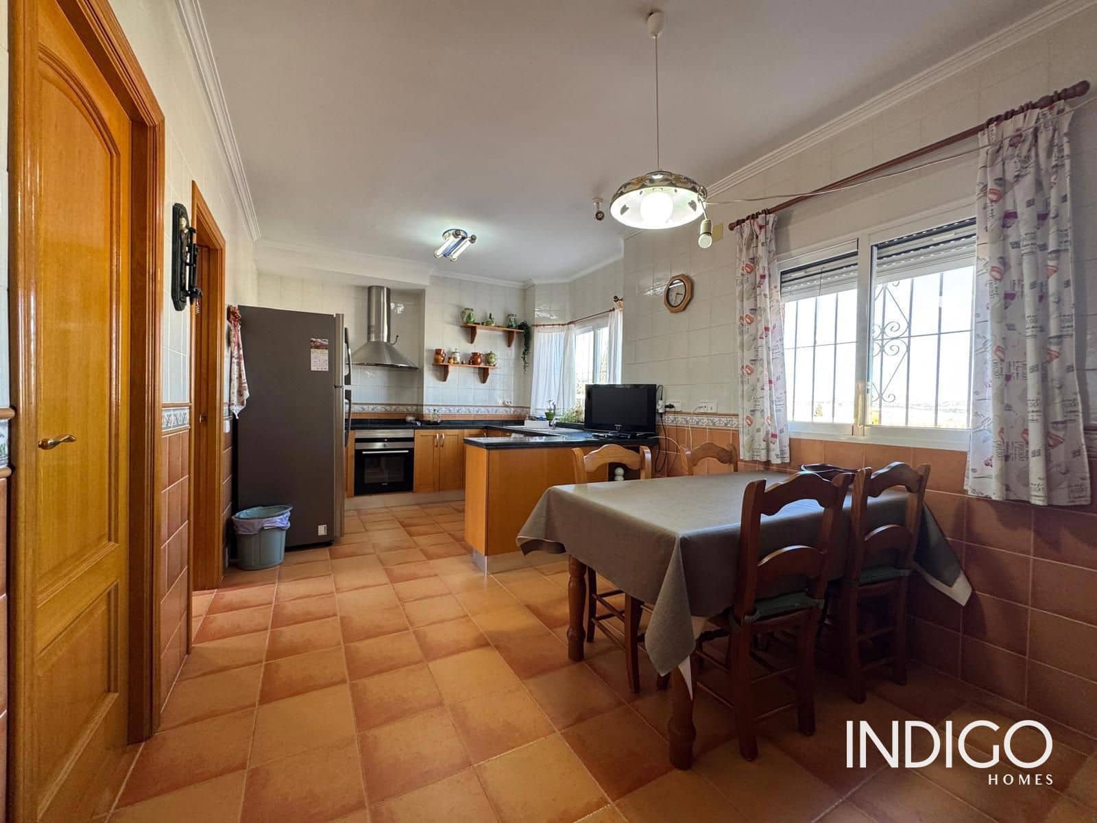 5 chambre Villa/Maison à vendre à Muchamiel / Mutxamel avec piscine garage - 520 000 € (Ref: 9716749)