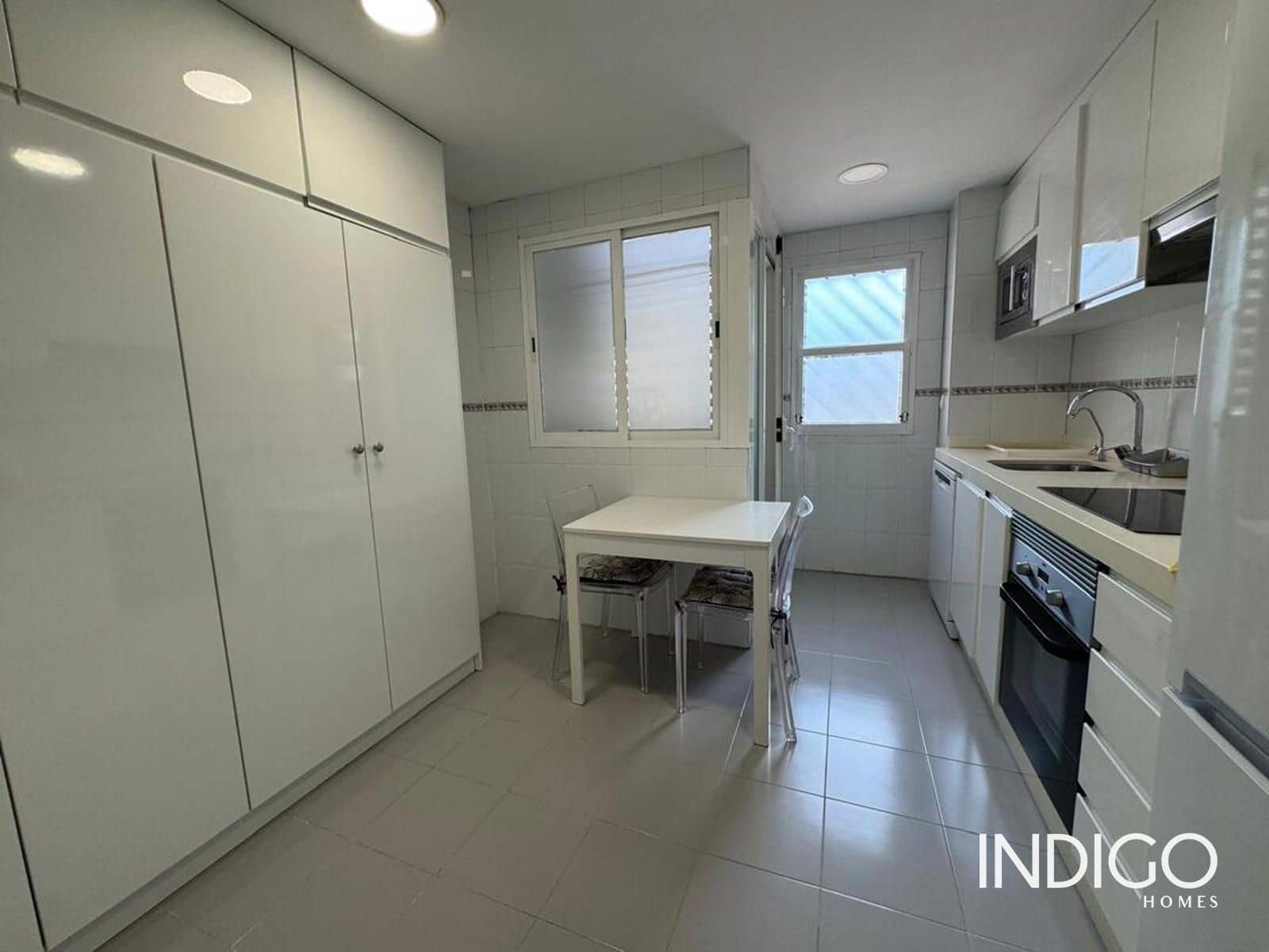 Appartement de 2 chambres à louer à Playa de San Juan avec piscine garage - 1 300 € (Ref: 9928636)
