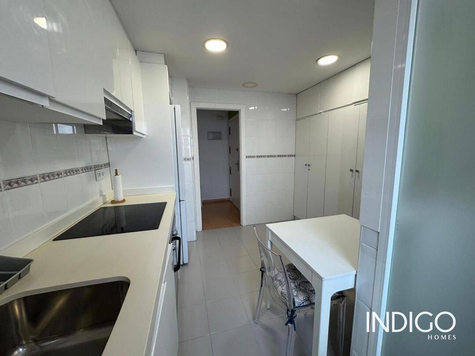 Appartement de 2 chambres à louer à Playa de San Juan avec piscine garage - 1 300 € (Ref: 9928636)