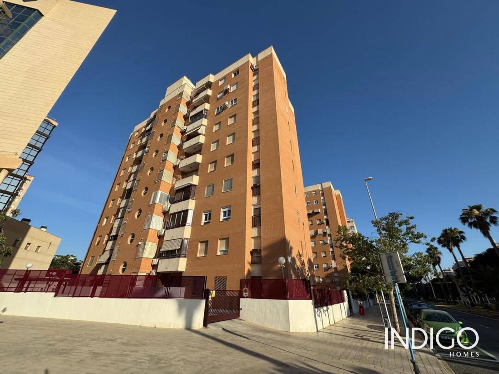 Appartement de 2 chambres à louer à Playa de San Juan avec piscine garage - 1 300 € (Ref: 9928636)