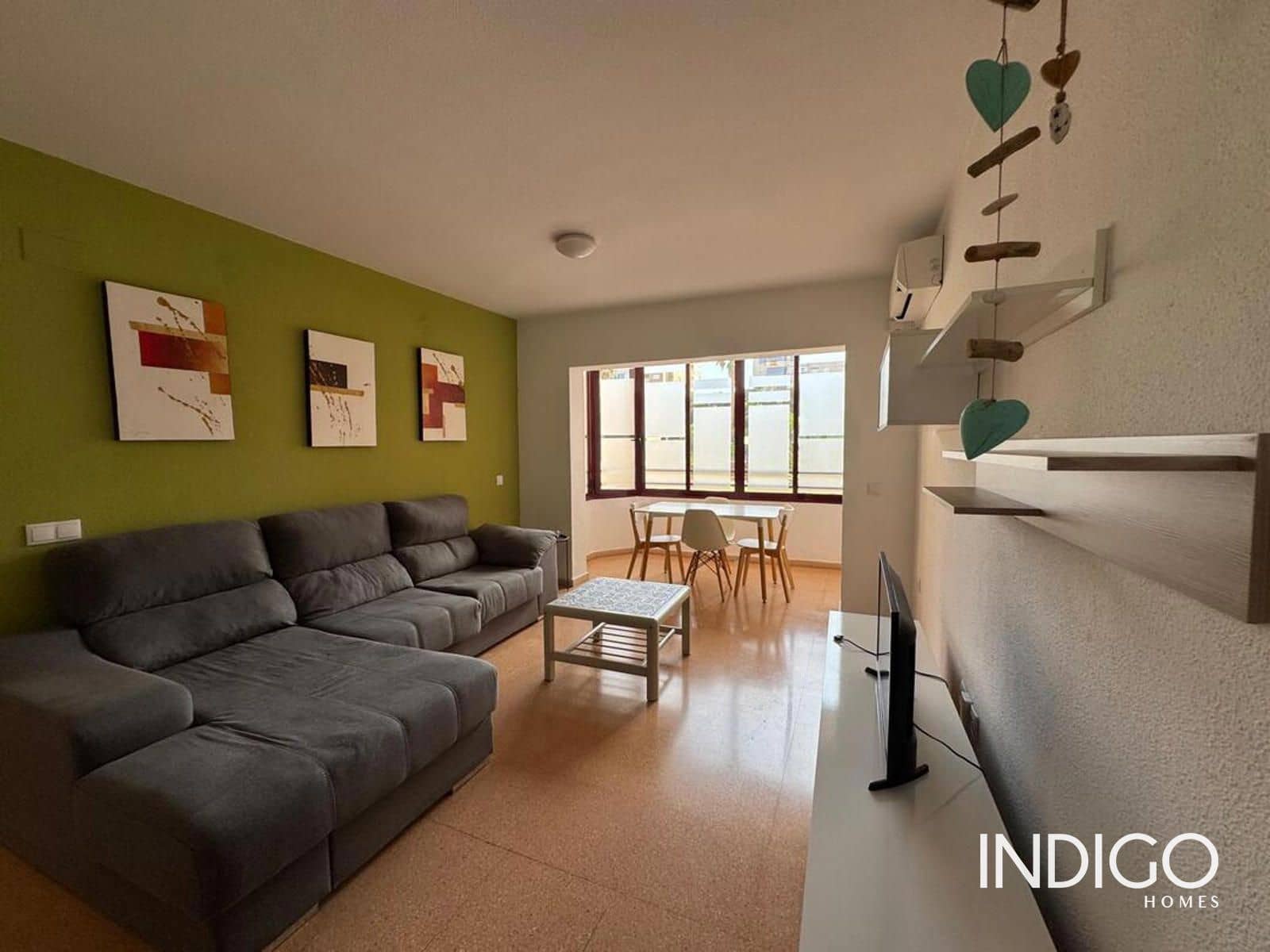 Appartement de 2 chambres à louer à Playa de San Juan avec piscine garage - 1 300 € (Ref: 9928636)