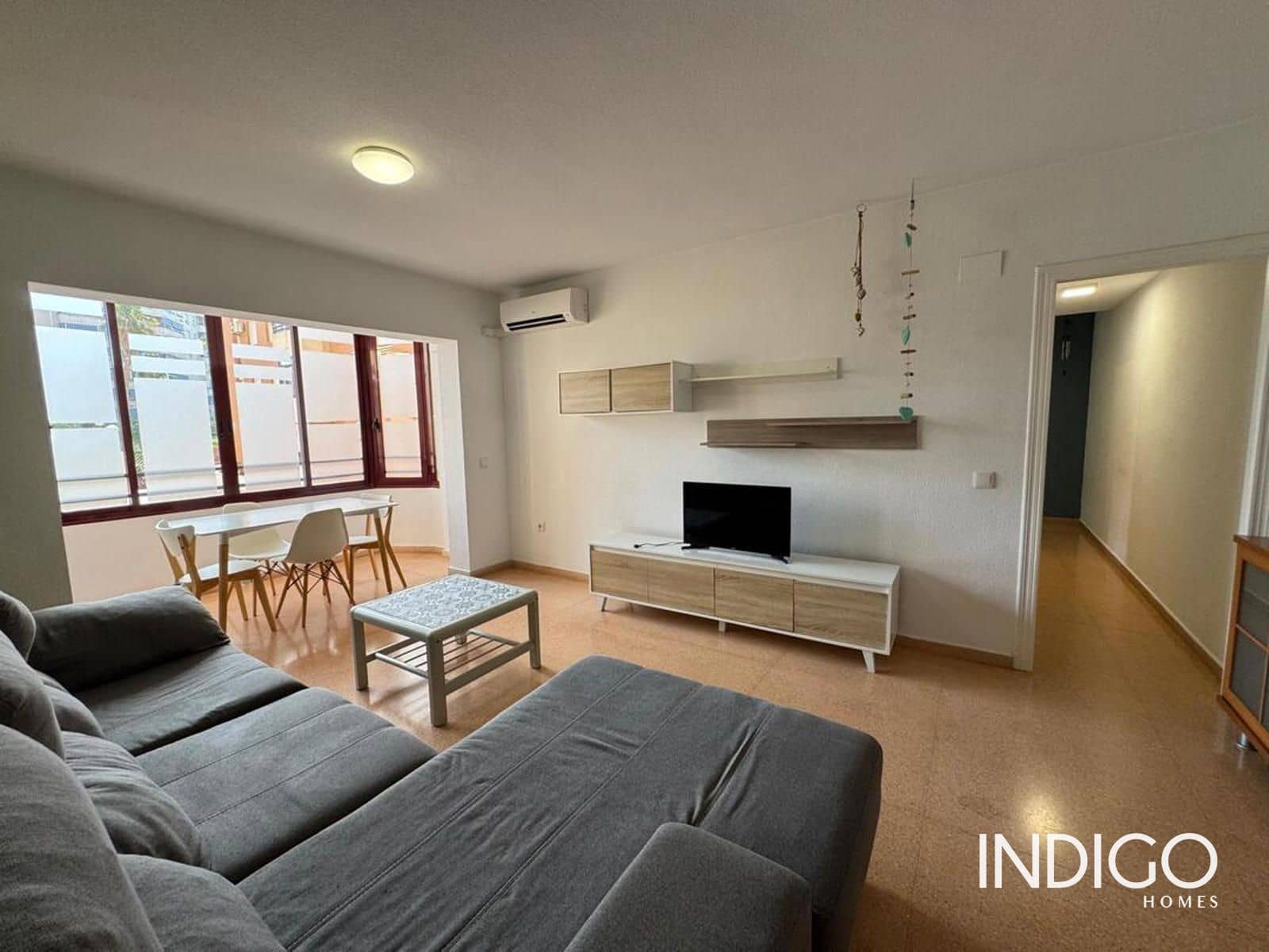 Appartement de 2 chambres à louer à Playa de San Juan avec piscine garage - 1 300 € (Ref: 9928636)