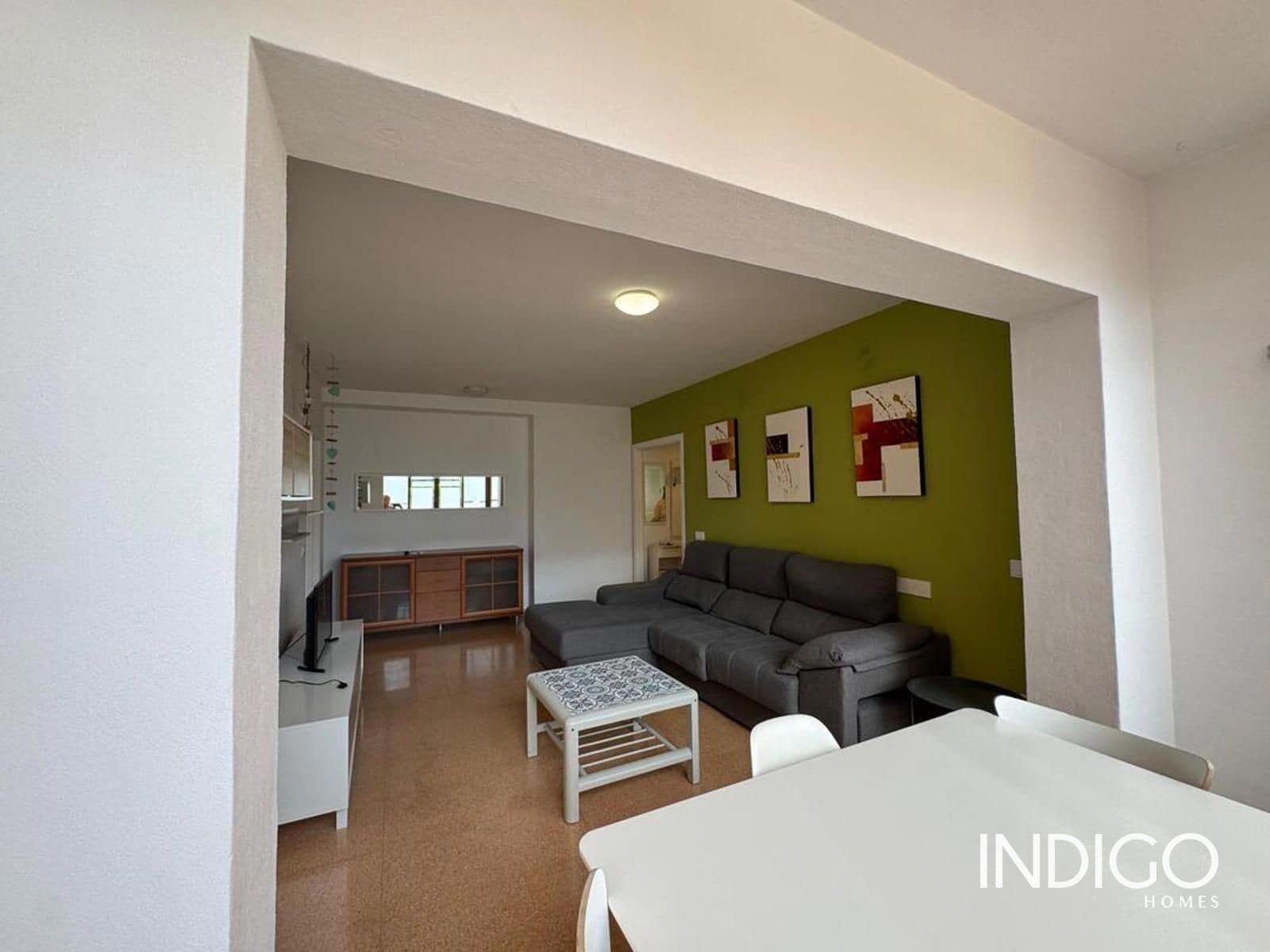 Appartement de 2 chambres à louer à Playa de San Juan avec piscine garage - 1 300 € (Ref: 9928636)