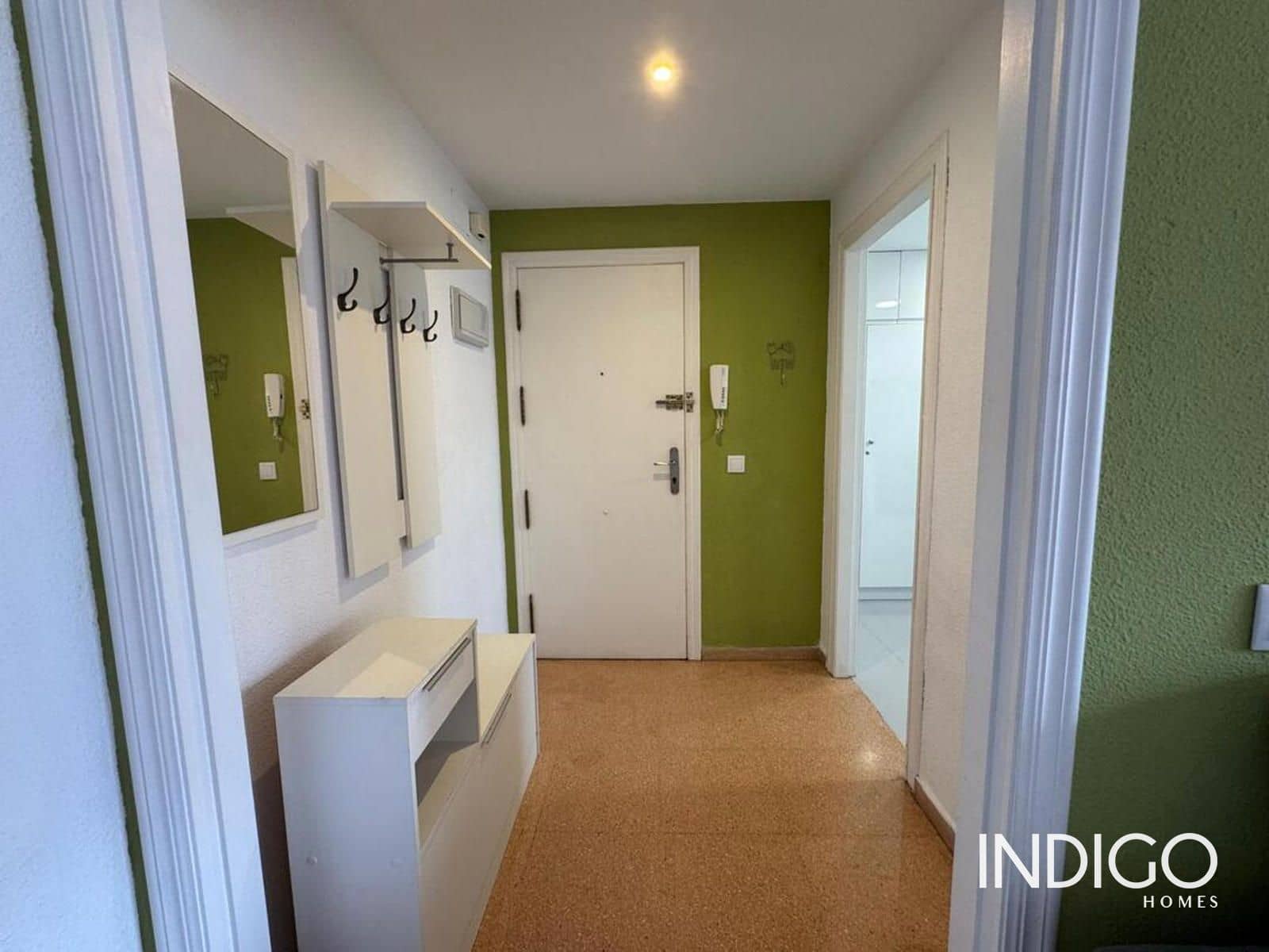 Appartement de 2 chambres à louer à Playa de San Juan avec piscine garage - 1 300 € (Ref: 9928636)