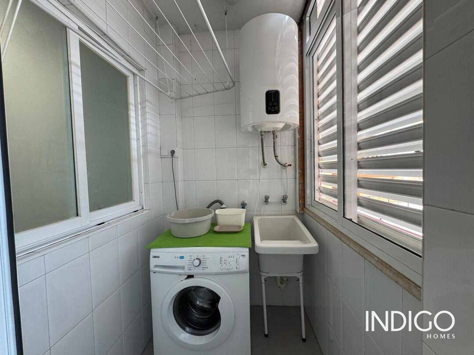 Appartement de 2 chambres à louer à Playa de San Juan avec piscine garage - 1 300 € (Ref: 9928636)