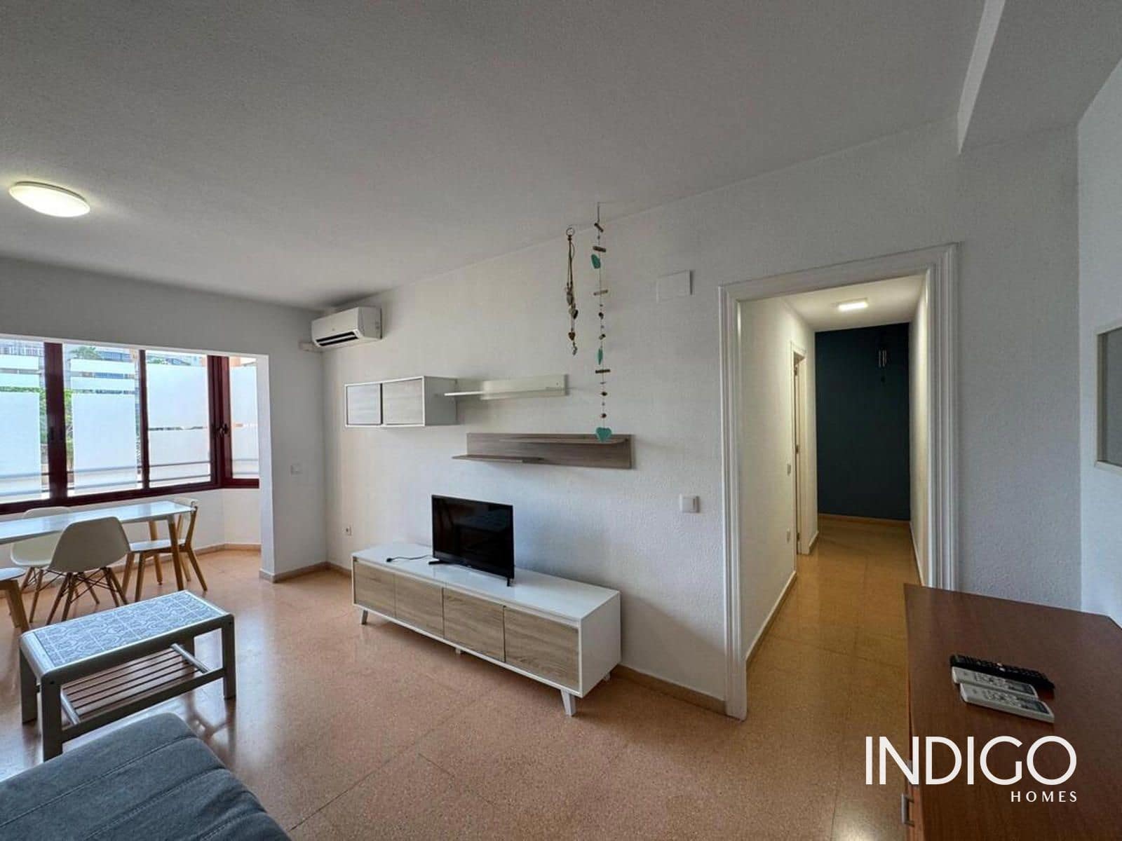 Appartement de 2 chambres à louer à Playa de San Juan avec piscine garage - 1 300 € (Ref: 9928636)