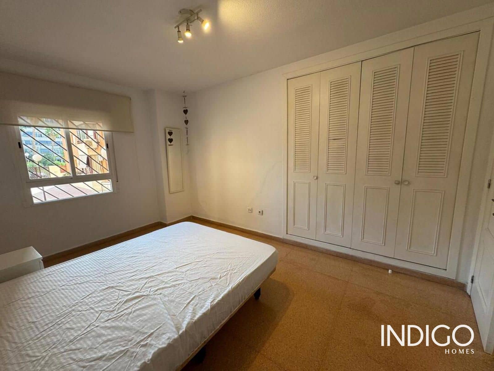 Appartement de 2 chambres à louer à Playa de San Juan avec piscine garage - 1 300 € (Ref: 9928636)