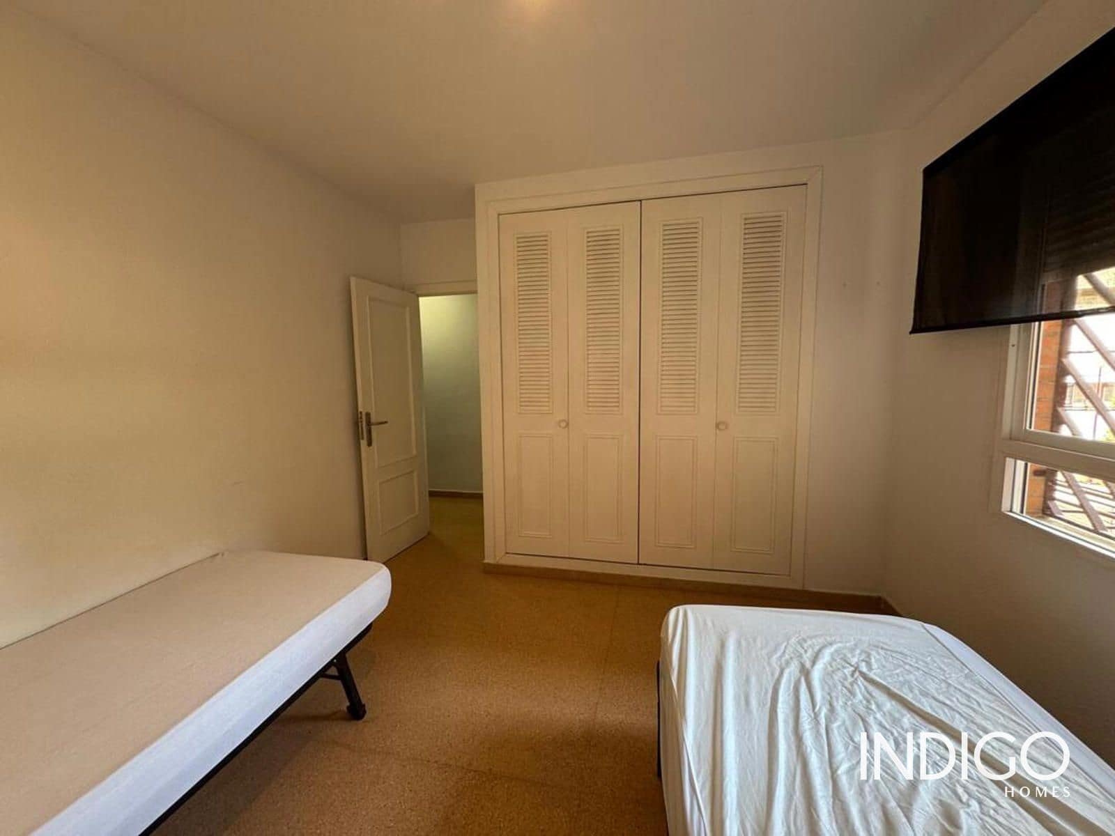Appartement de 2 chambres à louer à Playa de San Juan avec piscine garage - 1 300 € (Ref: 9928636)