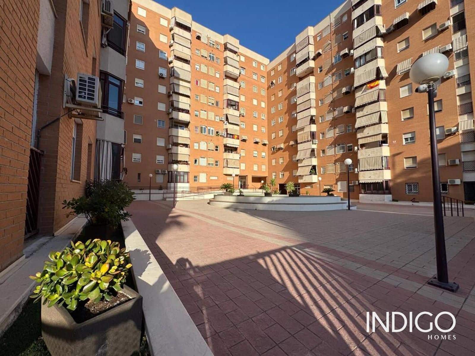 Appartement de 2 chambres à louer à Playa de San Juan avec piscine garage - 1 300 € (Ref: 9928636)