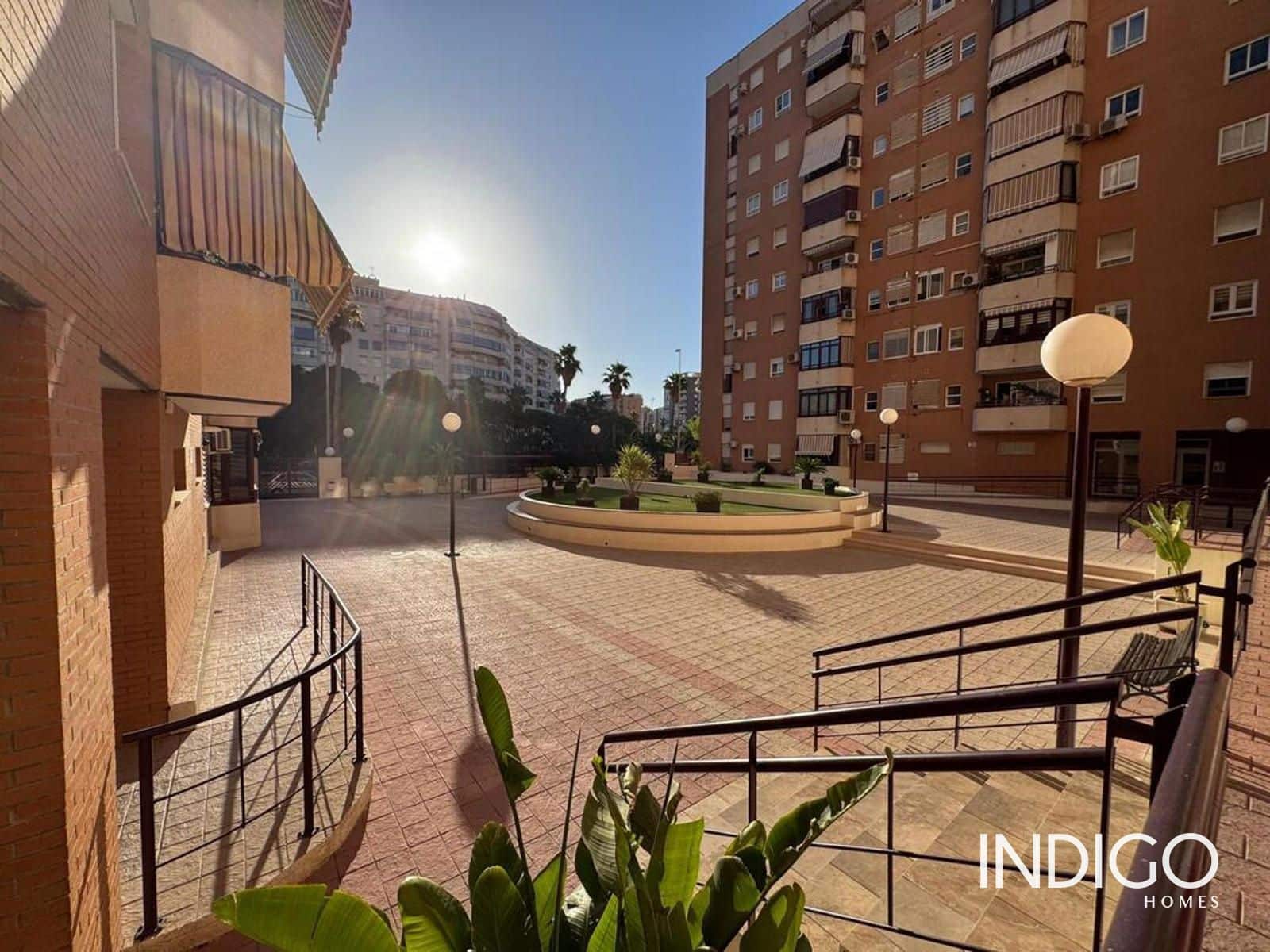 Appartement de 2 chambres à louer à Playa de San Juan avec piscine garage - 1 300 € (Ref: 9928636)