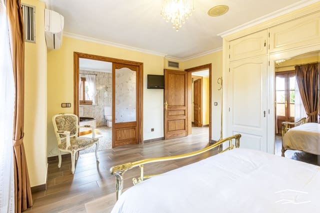 7 soverom Villa til salgs i Alcúdia med svømmebasseng garasje - € 5 775 000 (Ref: 8519724)