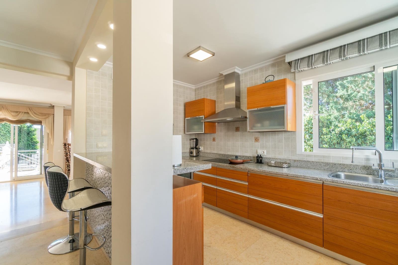 Chalet de 5 habitaciones en Torrevieja en venta con piscina - 1.090.000 € (Ref: 10136430)