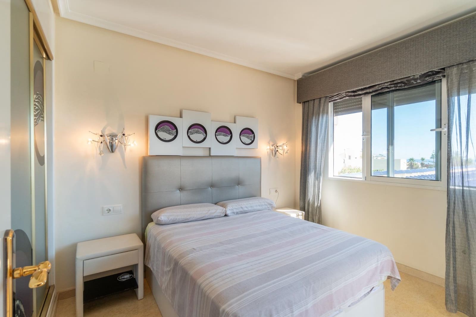 Chalet de 5 habitaciones en Torrevieja en venta con piscina - 1.090.000 € (Ref: 10136430)