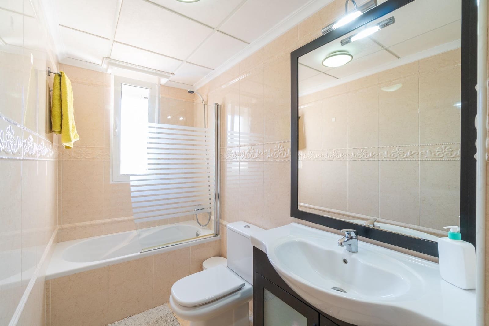 Chalet de 5 habitaciones en Torrevieja en venta con piscina - 1.090.000 € (Ref: 10136430)