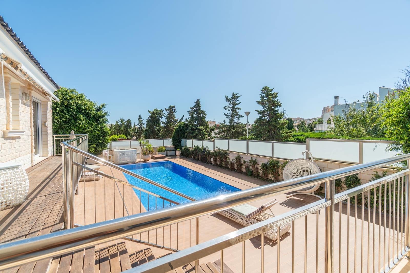 Chalet de 5 habitaciones en Torrevieja en venta con piscina - 1.090.000 € (Ref: 10136430)