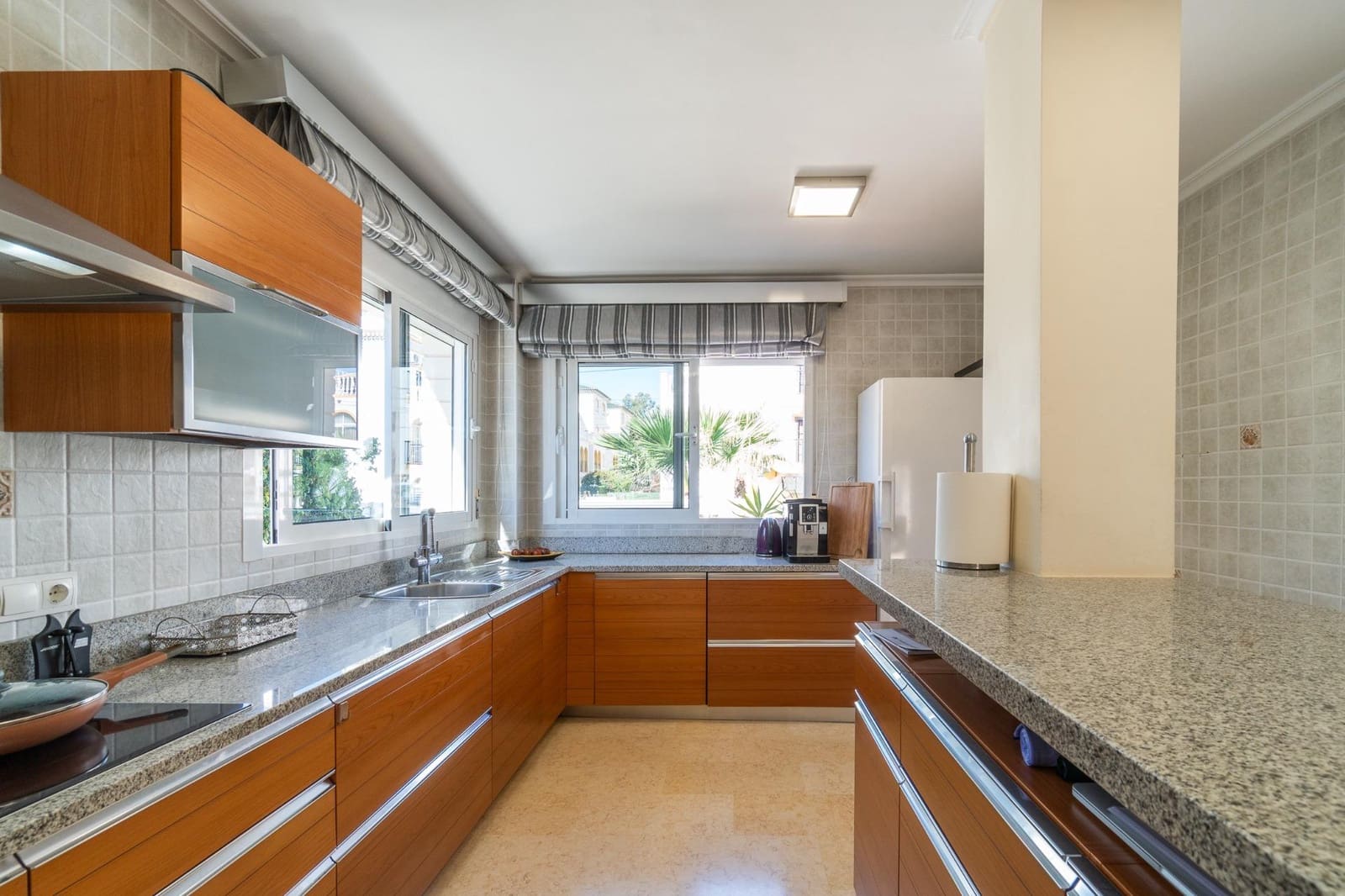 Chalet de 5 habitaciones en Torrevieja en venta con piscina - 1.090.000 € (Ref: 10136430)