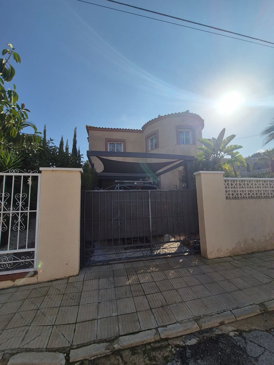 5 quarto Moradia para venda em San Miguel de Salinas com piscina - 445 000 € (Ref: 8634226)