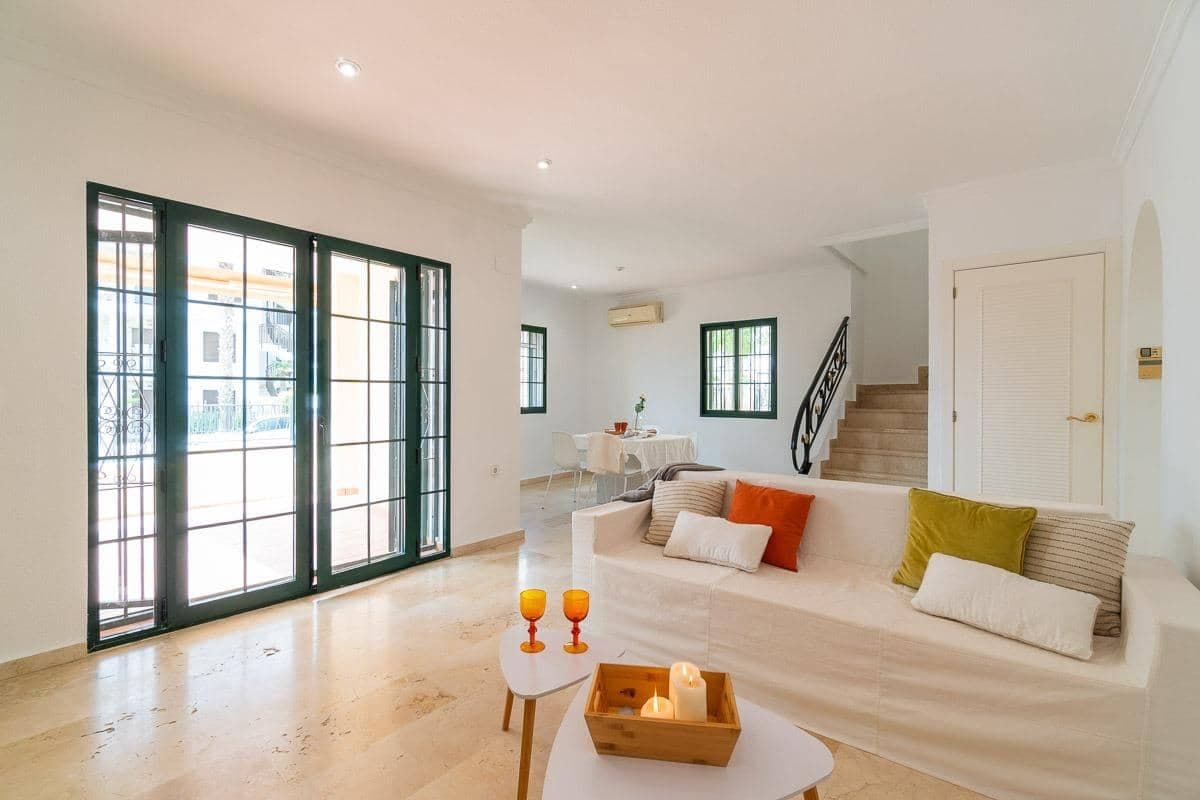 3 bedroom Villa for sale in Orihuela Costa - € 379,000 (Ref: 9209389)