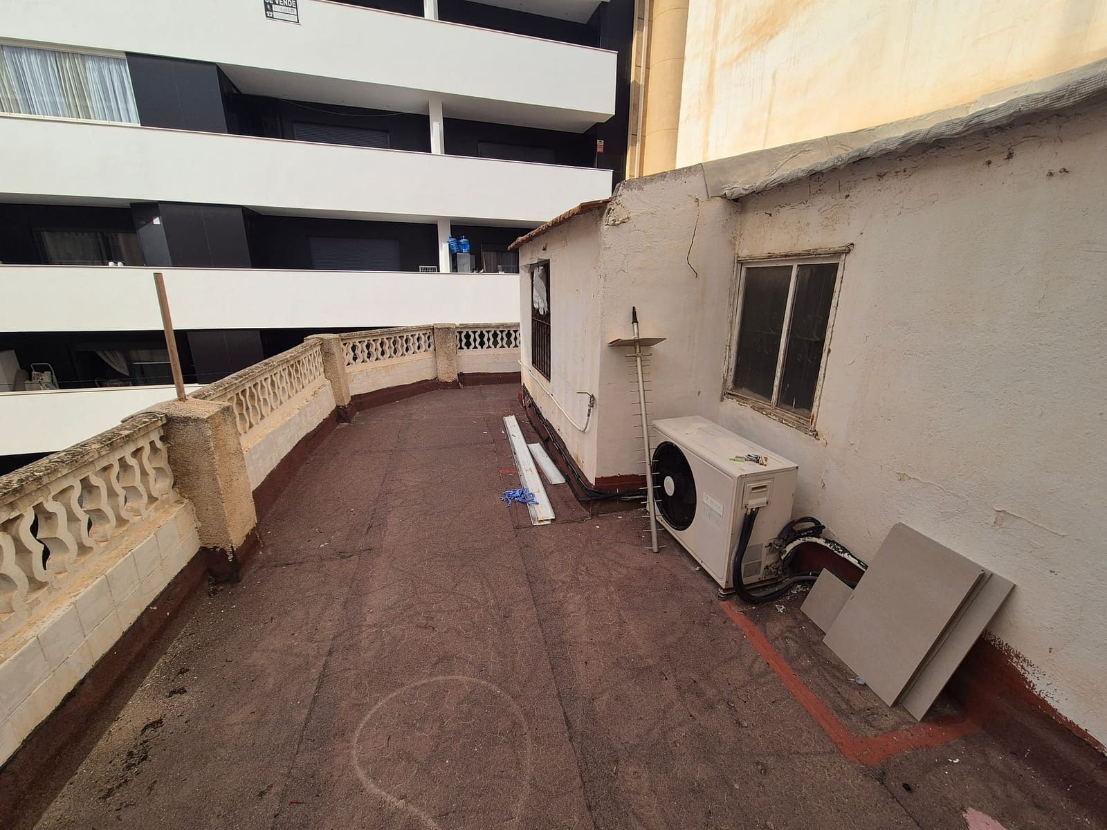 2 bedroom Commercial for sale in Torrevieja - € 200,000 (Ref: 9355518)