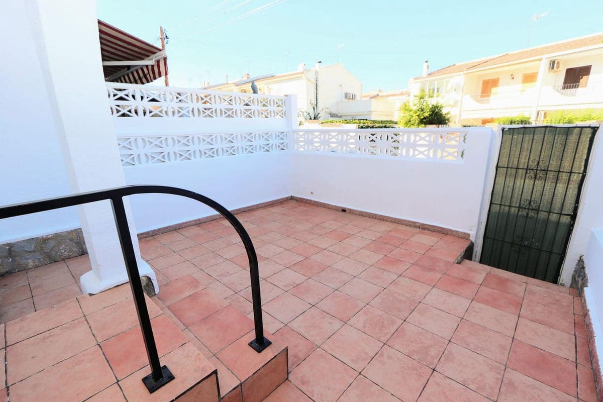 2 bedroom Townhouse for sale in Los Balcones with pool - € 160,000 (Ref: 9465193)