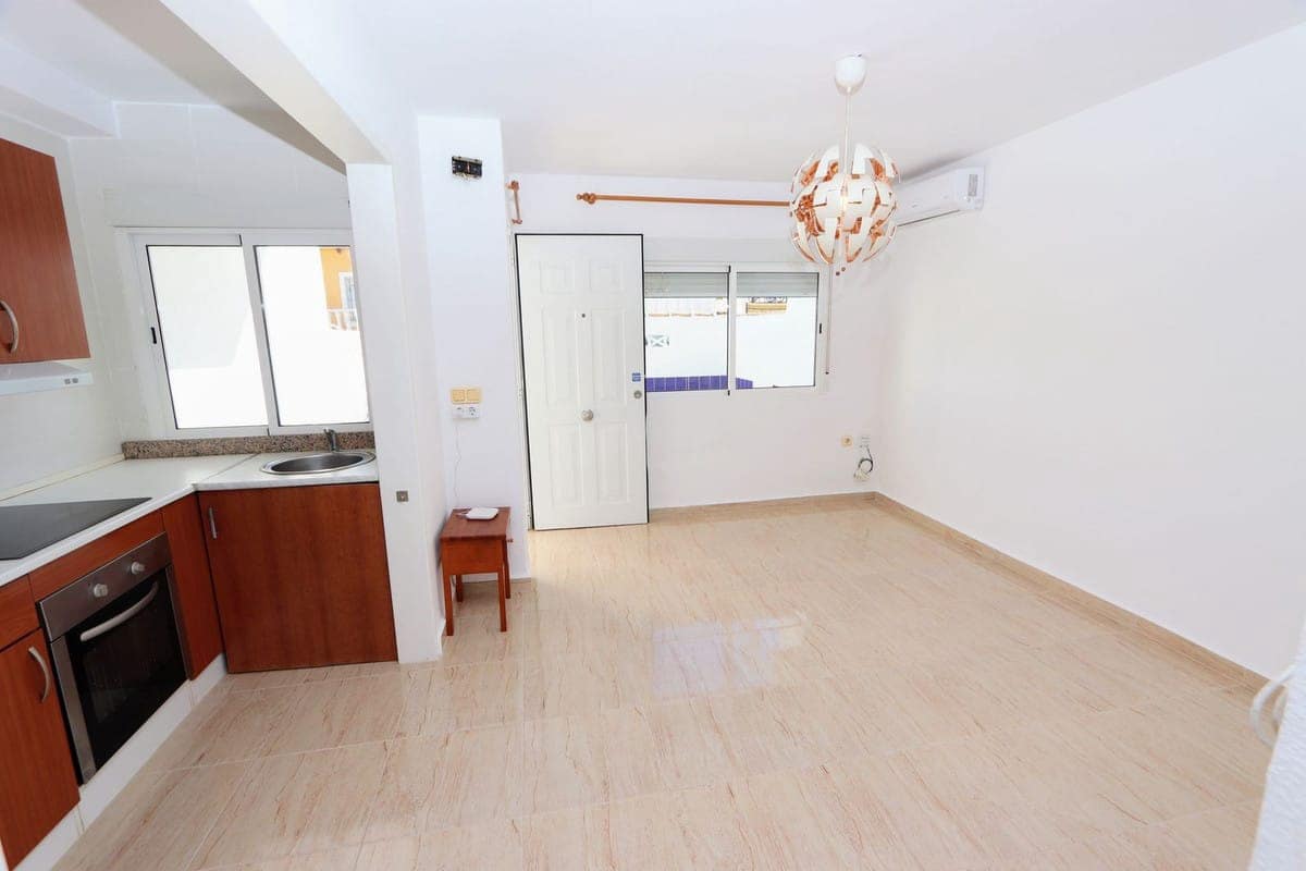 2 bedroom Townhouse for sale in Los Balcones with pool - € 160,000 (Ref: 9465193)