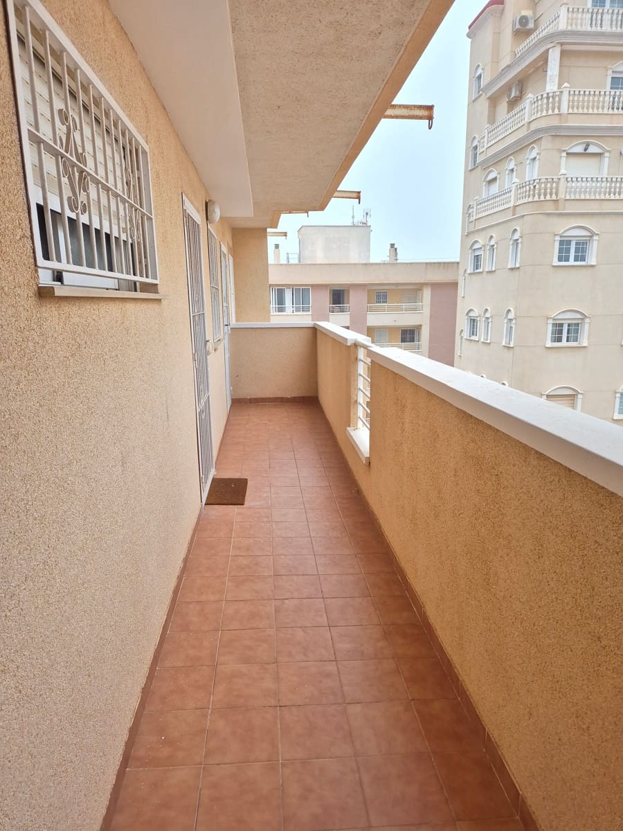 2 bedroom Apartment for sale in Torrevieja with pool - € 109,950 (Ref: 9503853)