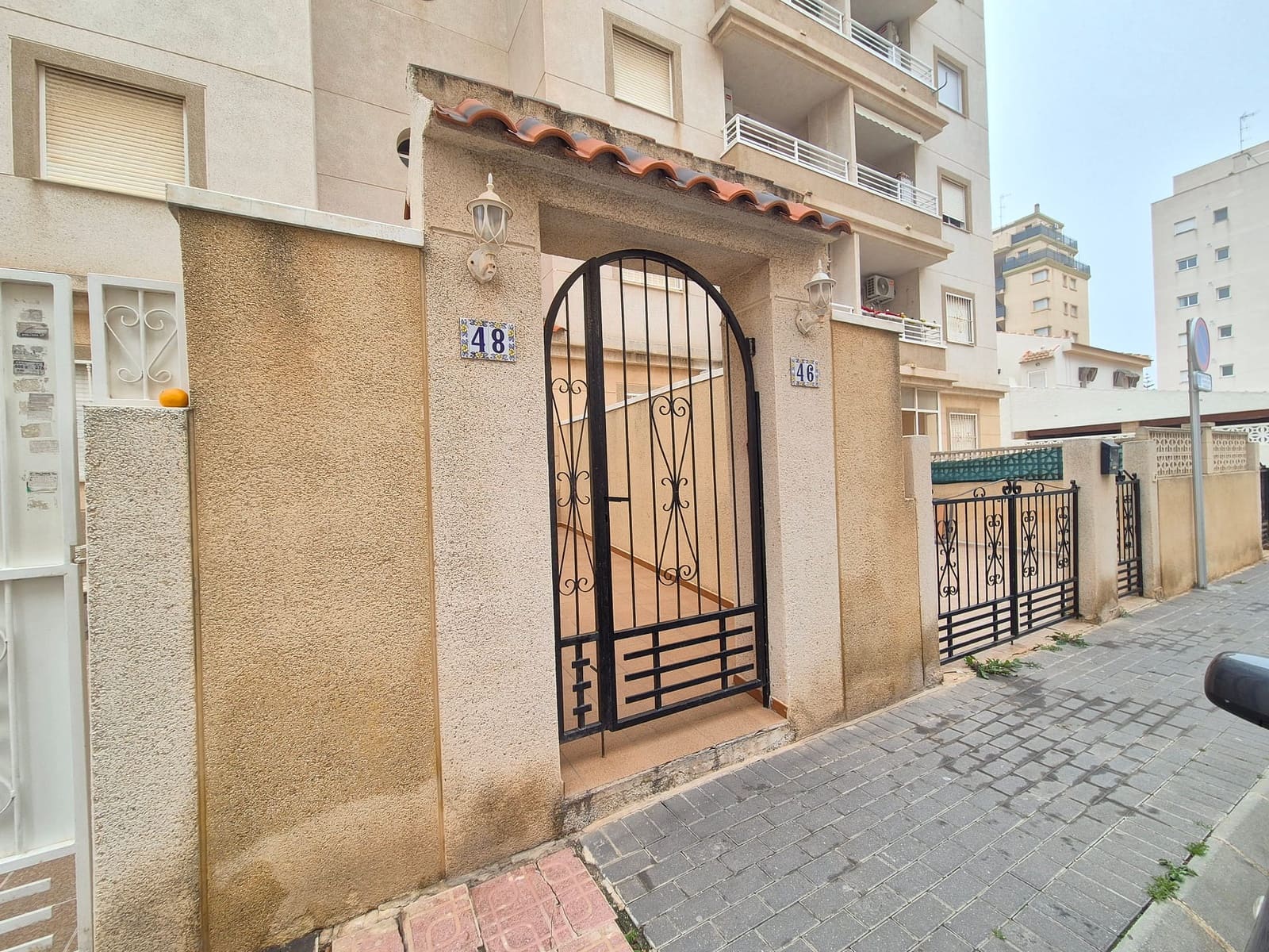 2 bedroom Apartment for sale in Torrevieja with pool - € 109,950 (Ref: 9503853)