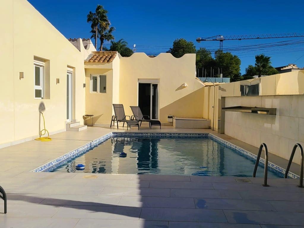 4 bedroom Semi-detached Villa for sale in Los Balcones with pool - € 535,000 (Ref: 9538913)
