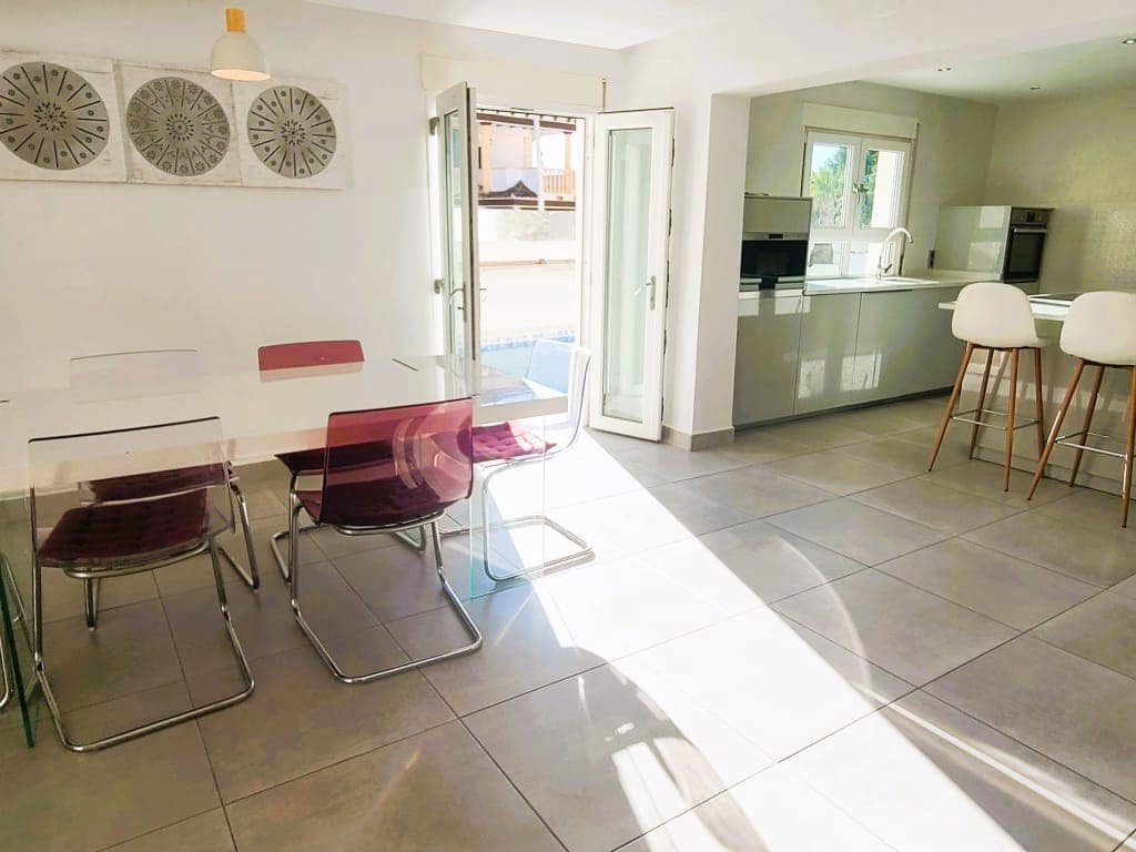 4 bedroom Semi-detached Villa for sale in Los Balcones with pool - € 535,000 (Ref: 9538913)