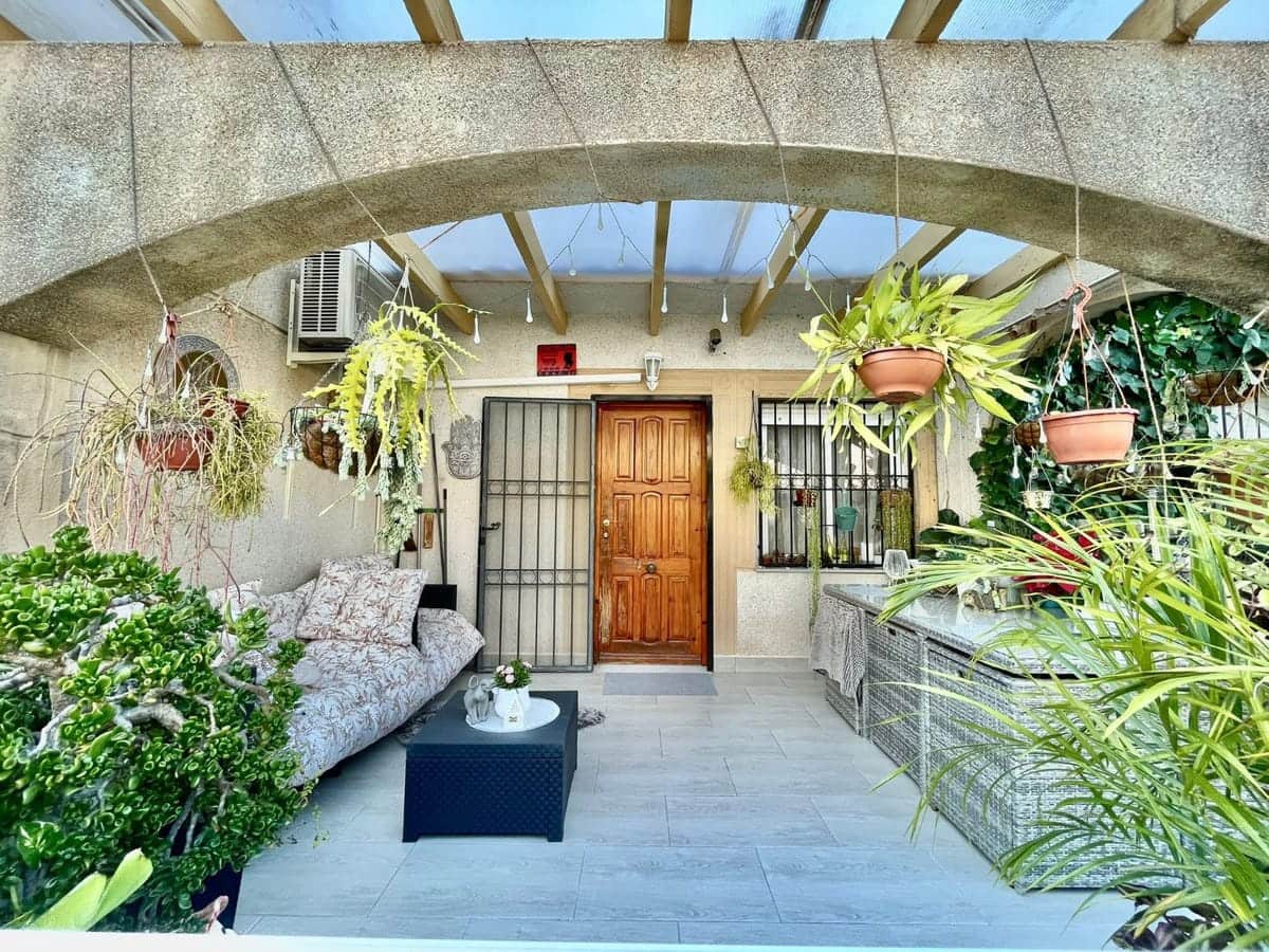 Casa de 3 habitaciones en Playa Flamenca en venta - 238.000 € (Ref: 9631451)