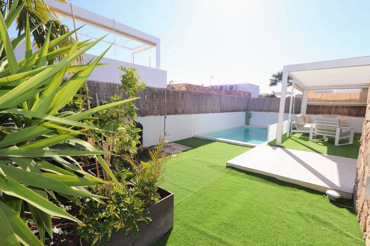 3 soveværelse Villa til salg i Orihuela Costa med swimmingpool - € 360.000 (Ref: 9665928)
