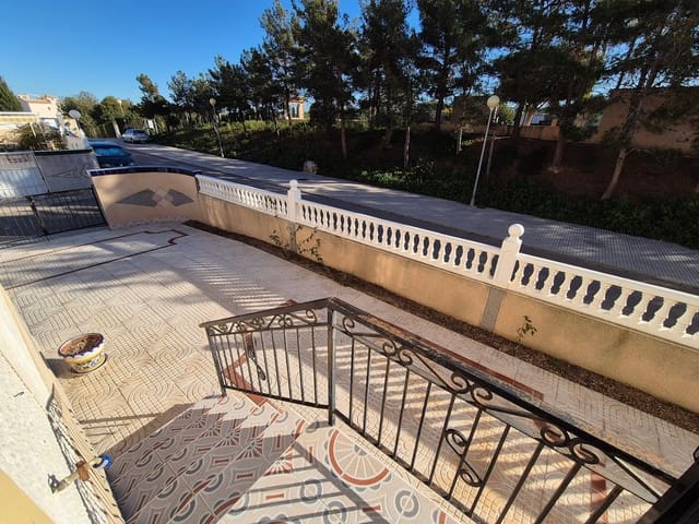 3 slaapkamer Halfvrijstaande villa te koop in Los Altos met zwembad - € 219.000 (Ref: 9690024)