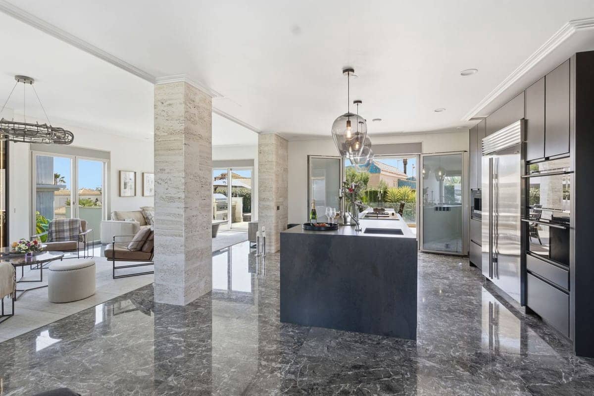 6 quarto Moradia para venda em La Zenia com piscina garagem - 2 950 000 € (Ref: 9772680)