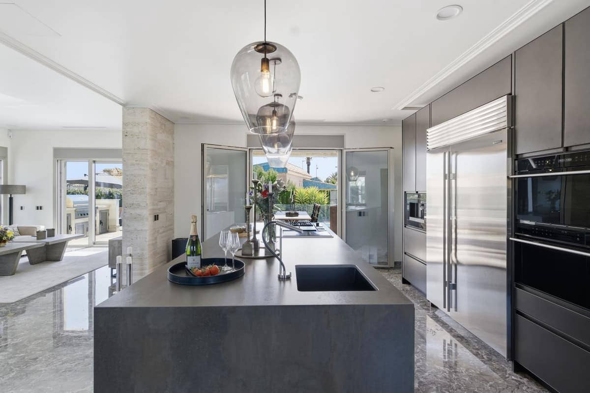 6 quarto Moradia para venda em La Zenia com piscina garagem - 2 950 000 € (Ref: 9772680)