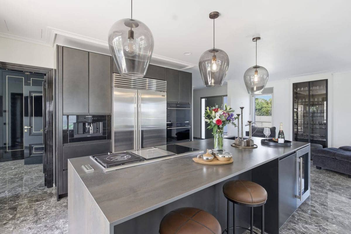 6 soveværelse Villa til salg i La Zenia med swimmingpool garage - € 2.950.000 (Ref: 9772680)