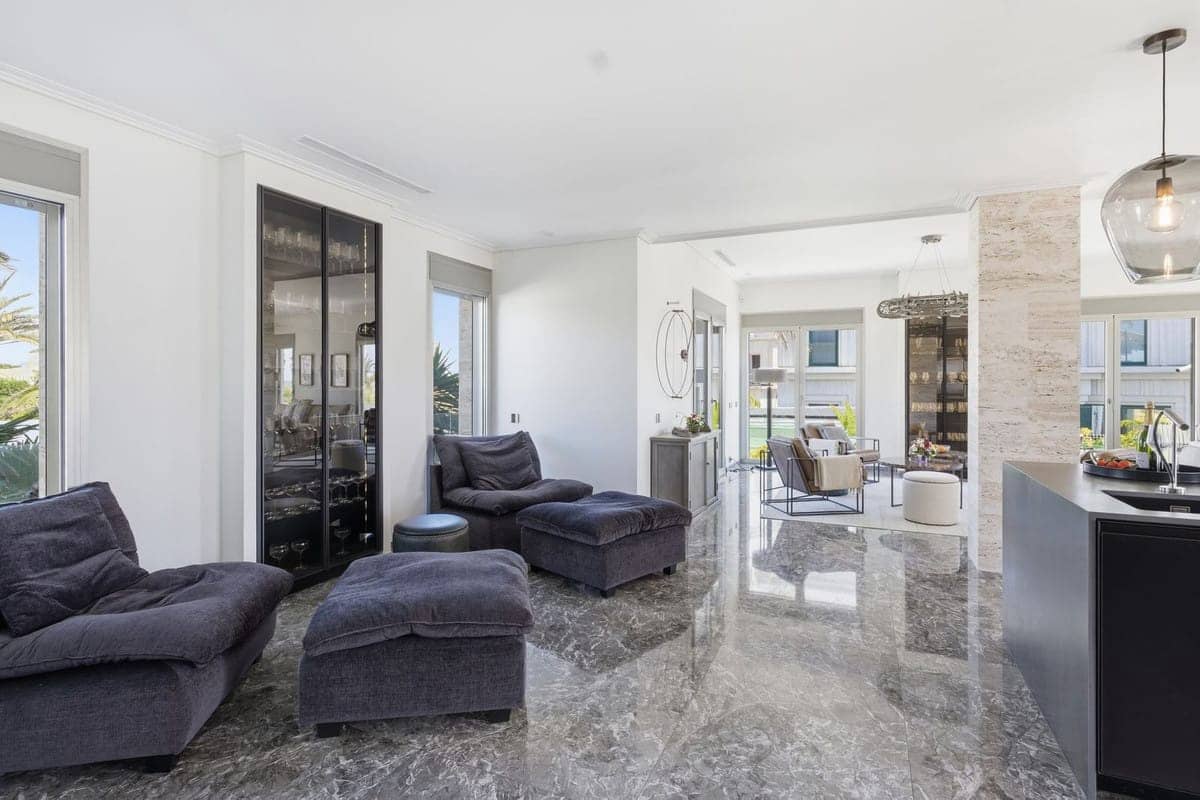 6 soveværelse Villa til salg i La Zenia med swimmingpool garage - € 2.950.000 (Ref: 9772680)