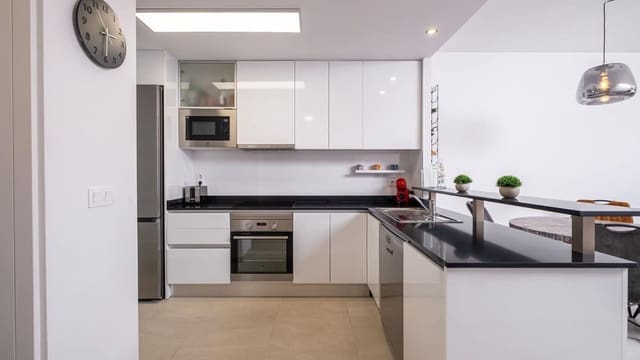 2 chambre Penthouse à vendre à Playa Flamenca, Orihuela avec piscine garage - 449 000 € (Ref: 9772683)