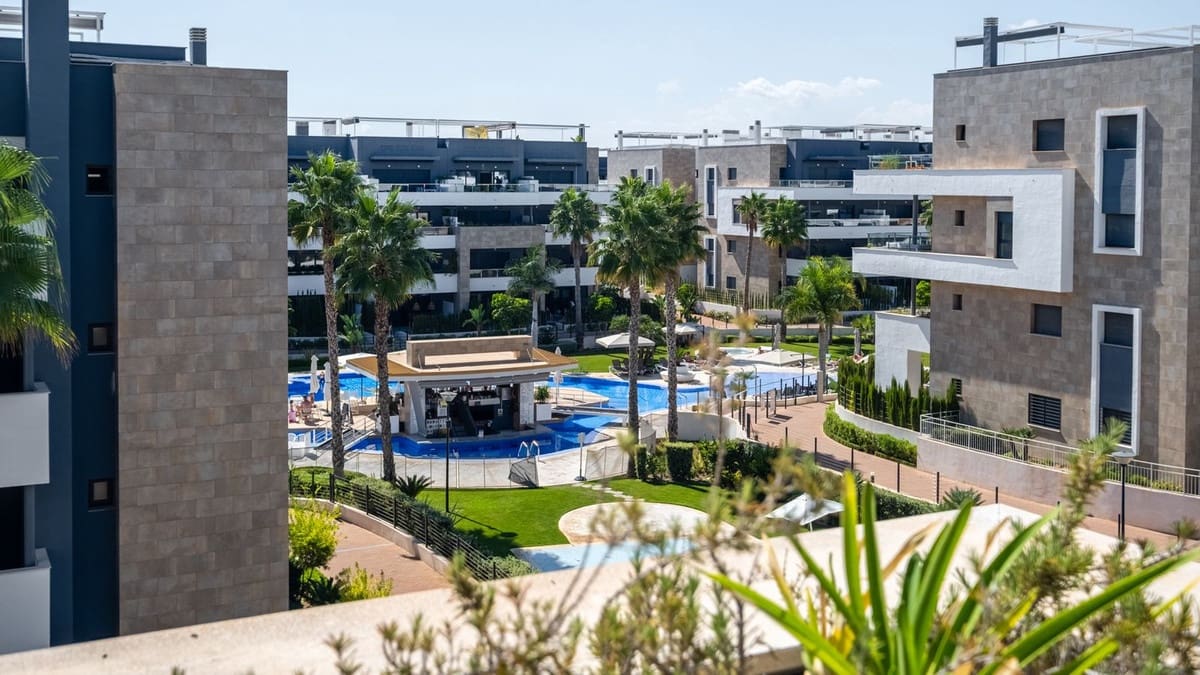 2 soveværelse Penthouse til salg i Playa Flamenca med swimmingpool garage - € 429.000 (Ref: 9772683)