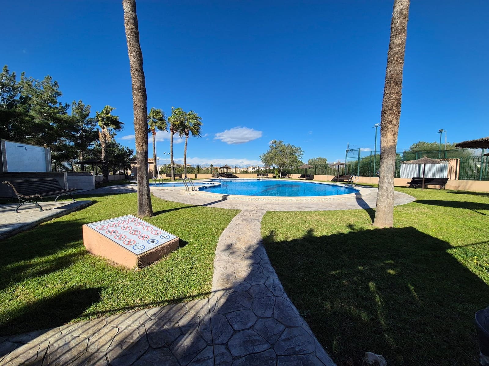 3 slaapkamer Halfvrijstaande villa te koop in Los Altos met zwembad - € 189.950 (Ref: 9782998)