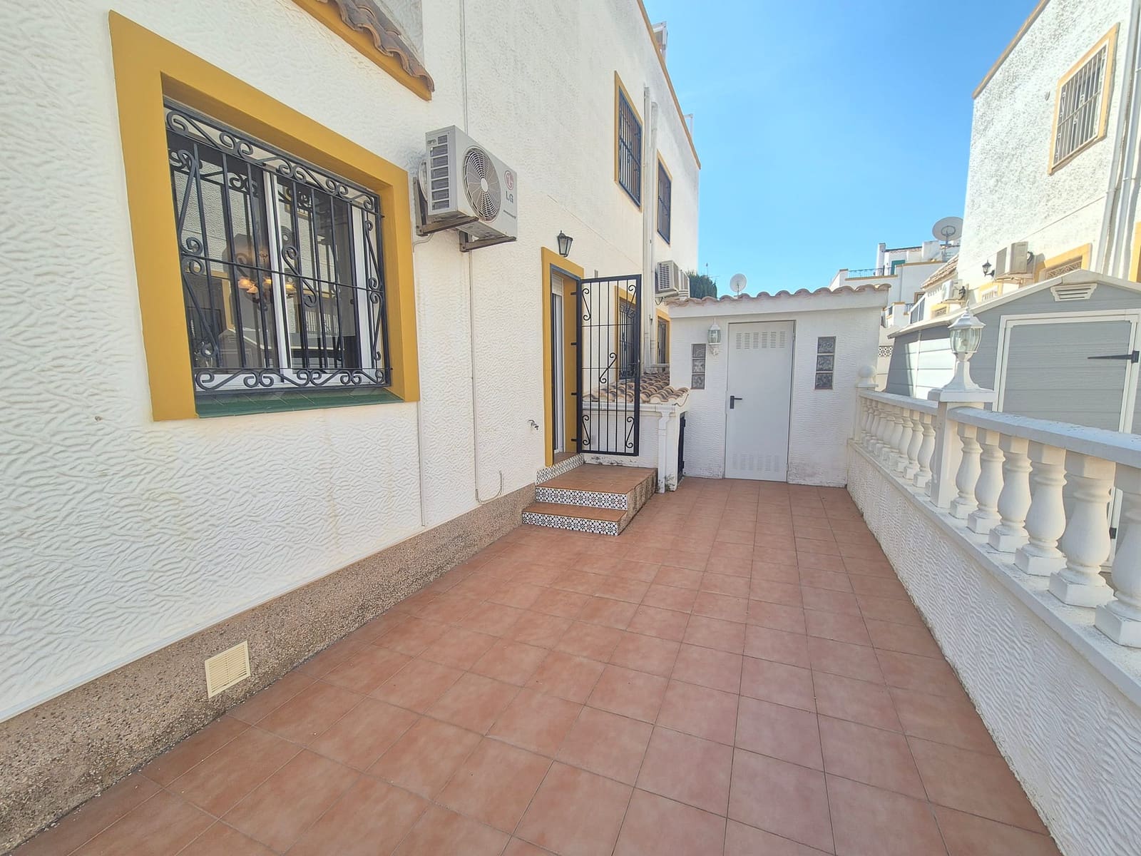 3 slaapkamer Halfvrijstaande villa te koop in Los Altos met zwembad - € 189.950 (Ref: 9782998)